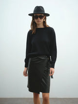 Sweter AKEP z dekoltem w serek i tkanym tyłem Akep