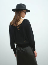 Sweter AKEP z dekoltem w serek i tkanym tyłem Akep