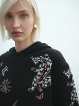 Sweter z kapturem i haftem AKEP Magnific Boutique